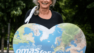 17.10.2024

                                                

                                                Für die Zukunft unserer Enkel
                                            

                                                

                                                        Am Donnerstag, 7. November 2024 kommt von 19:00 bis 21:00 Uhr die Gründerin der „Omas for Future“ und Vorsitzende des Vereins „Leben im Einklang mit der Natur“ e. V. Cordula Weimann aus Leipzig in die Festsäle der Residenz nach Neumarkt.