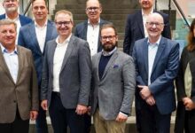 18.10.2024

                                                

                                                Abschlussveranstaltung des Modellvorhabens „Klimagerechter Städtebau“
                                            

                                                

                                                        Am 15.10.2024 fand im Staatsministerium für Wohnen, Bauen und Verkehr die Abschlussveranstaltung des Modellvorhabens „Klimagerechter Städtebau“ statt. Die Stadt Neumarkt i.d.OPf. wurde im Herbst 2020 als eine von acht Modellkommunen ausgewählt. Zwischen 2021 und 2023 wurde im Rahmen des Modellvorhabens das Neumarkter Klimaanpassungskonzept erarbeitet und im März 2023 im Stadtrat beschlossen.