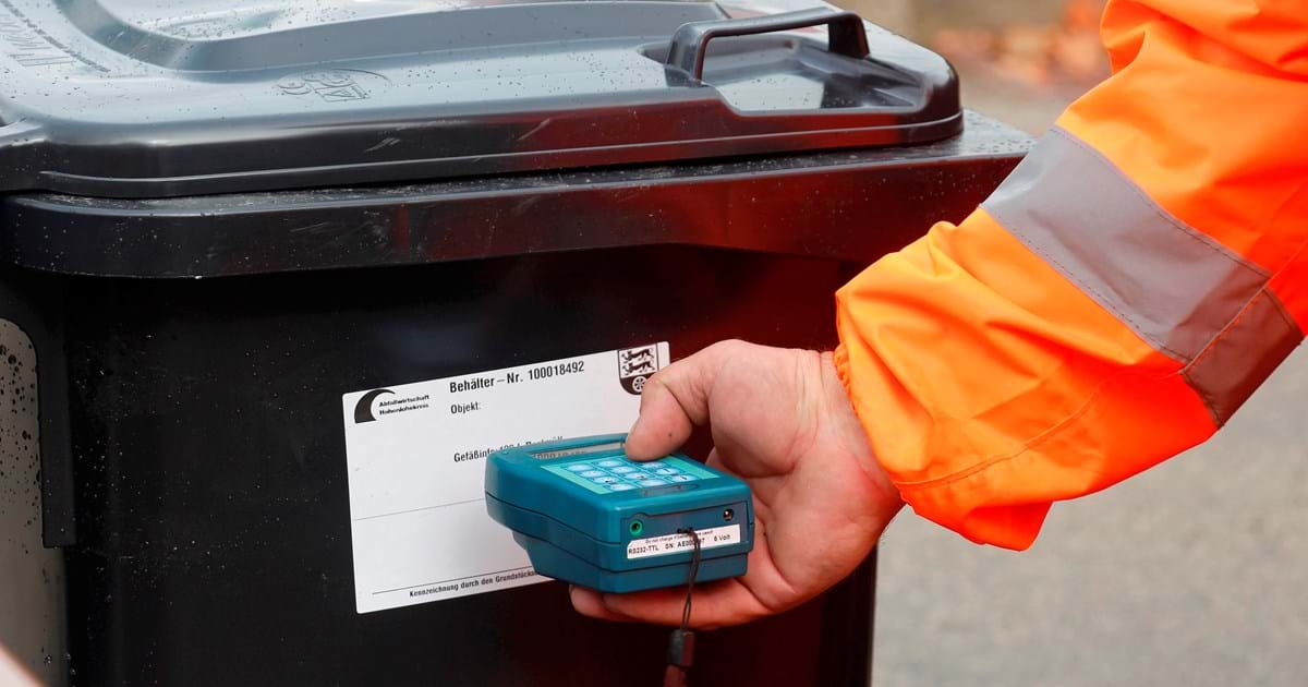01.10.2024

                                                

                                                Aus der Sitzung des Umweltausschusses Landkreis plant Einführung eines Ident-Systems für Abfallbehältnisse
                                            

                                                

                                                        Regensburg (R/L). Der Landkreis Regensburg setzt seine Bemühungen zur Digitalisierung der Abfallwirtschaft fort und plant die Einführung eines modernen Ident-Systems für Abfallbehältnisse. Dieses...