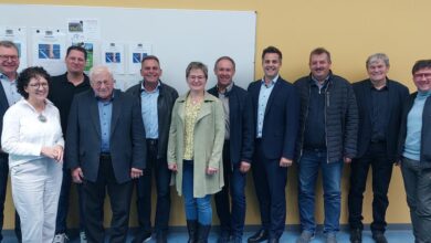 Pressemitteilung | Schulverbandsversammlung vom 01.10.2024                                    
                                                                                      Aktuell
                                                                                         
                                            Datum: 02.10.2024 
                                        
                                                                        
                                         Schulverbandsvorsitzender Rudolf J. Teplitzky dankt zu Beginn der Verbandsversammlung dem gesamten Team rund um Schulleiter Werner Winderl für die hervorragende Arbeit an ...   Mehr