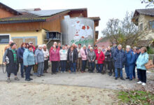 Bild vergrößern: Die 50 Plätze für die Fahrt ins Kuhstallcafé waren unter den Seniorinnen und Senioren sehr begehrt.