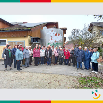 Bild vergrößern: Die 50 Plätze für die Fahrt ins Kuhstallcafé waren unter den Seniorinnen und Senioren sehr begehrt.